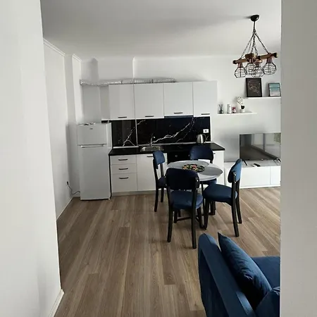 Kamla Apartamento Golem (Tirana)